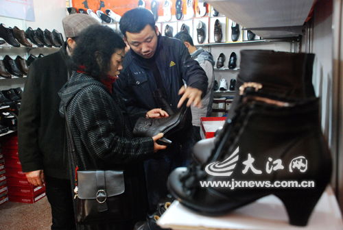 全国千余家服装厂商南昌 会师