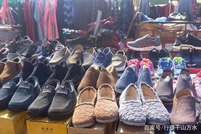 济南仲宫大集 服装鞋帽生意兴隆，价格实惠种类全